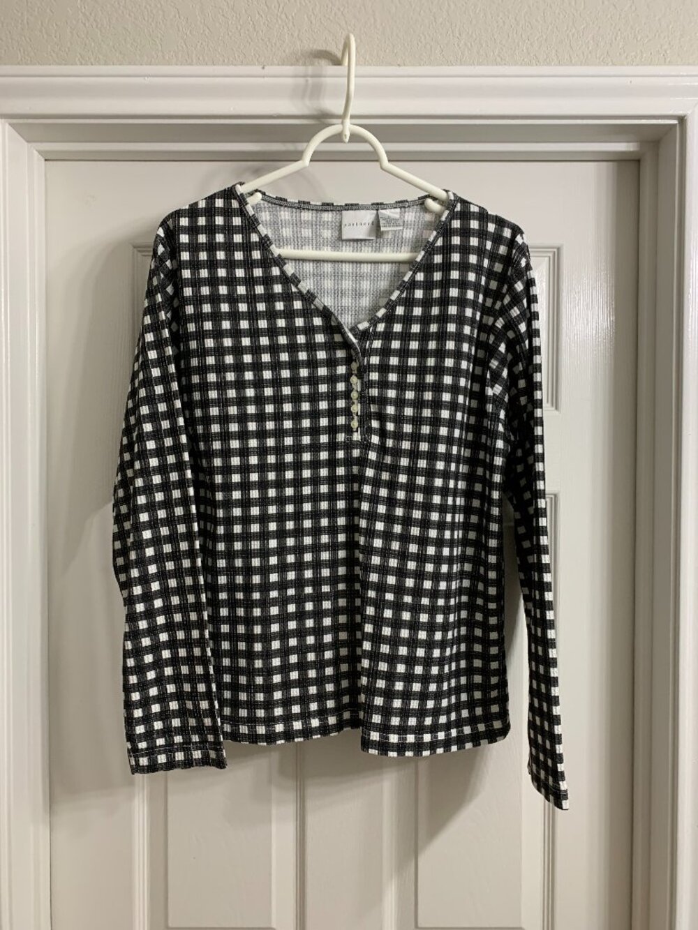 Partners Brand Women's Black and White Thermal Shirt, Size L